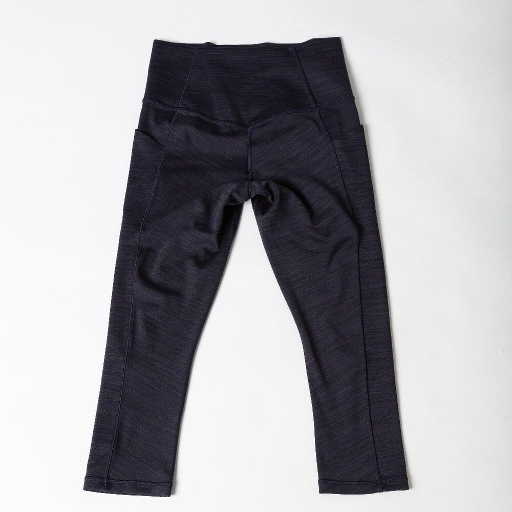 Athleta Salutation Stash Pocket II Capri Leggings Size S Stripe Navy
